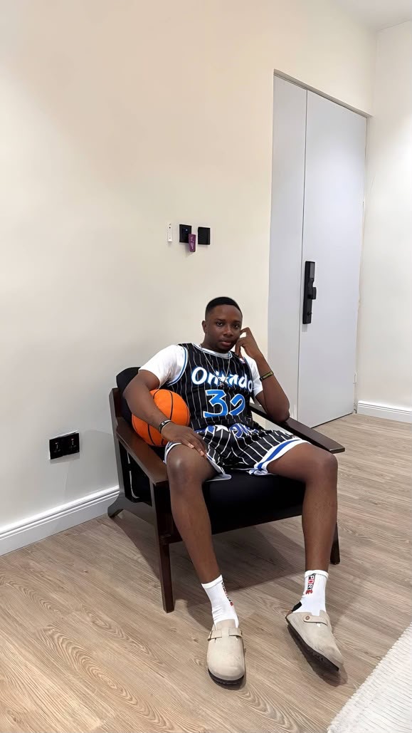 Customer in an Orlando #32 jersey and shorts