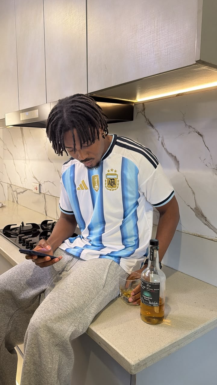 Customer in an Argentina home jersey